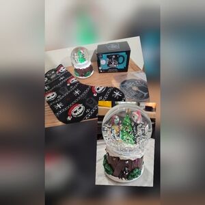 THE NIGHTMARE BEFORE CHRISTMAS LOT,NEW COFFEE MUG & STOCKING, SNOW GLOBE